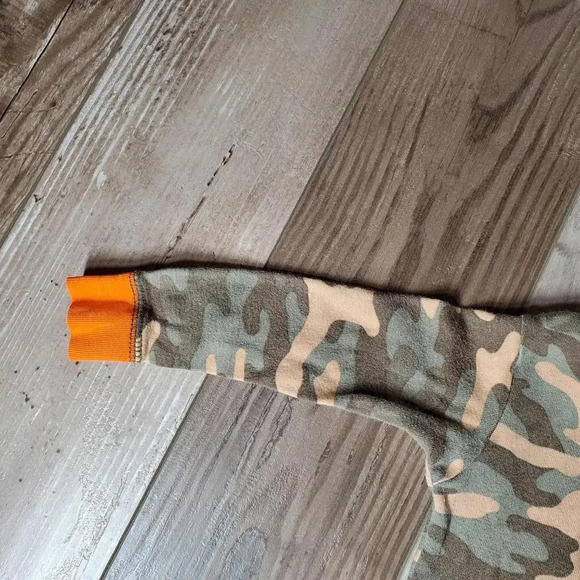 Child of Mine by Carter's Size 6-9m Green and Orange Camo Footed Sleeper GUC - Picture 6 of 11